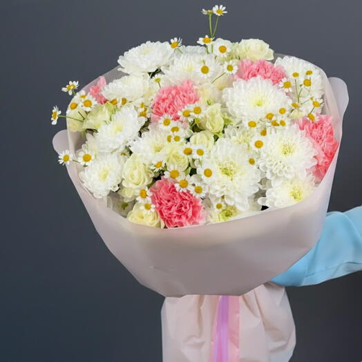Luminous Shield Bouquet (Medium)