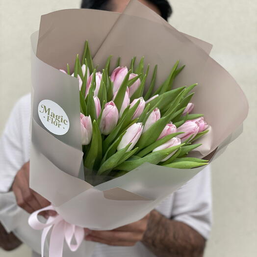 باقة من 25 زهرة توليب وردية