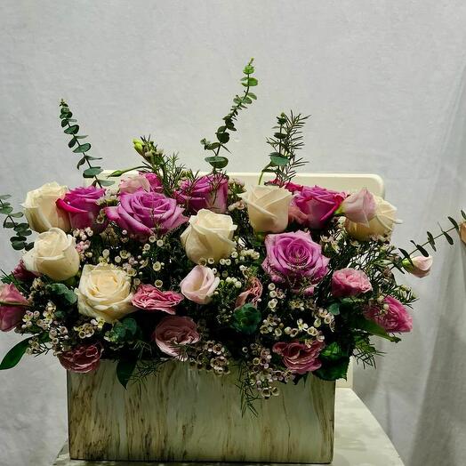 Корзина с миксом роз