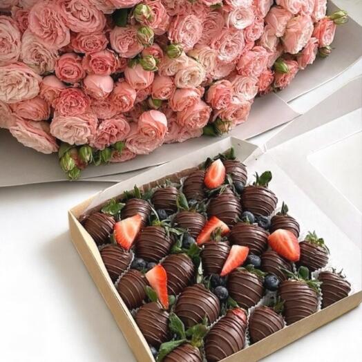 Set of Strawberries in Chocolate and Roses