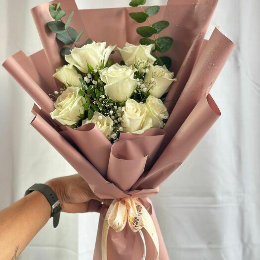 9 белых роз  Элегантный букет