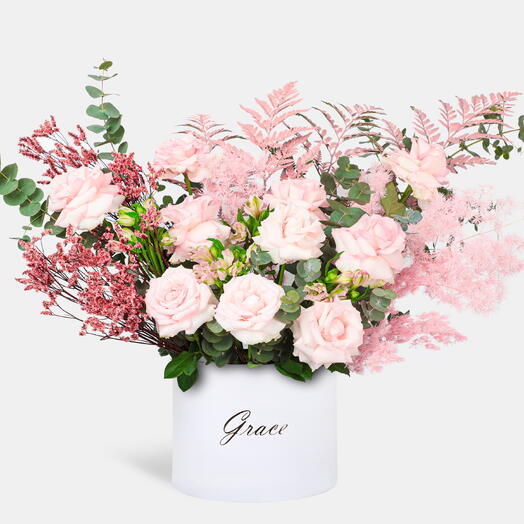 Flamant rose dans une grande boîte