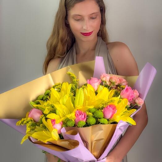 Mixed Bouquet Yellow Lilies, Pink Roses, Spray Roses   Green Chrysanthemums Flower Delivery Dubai