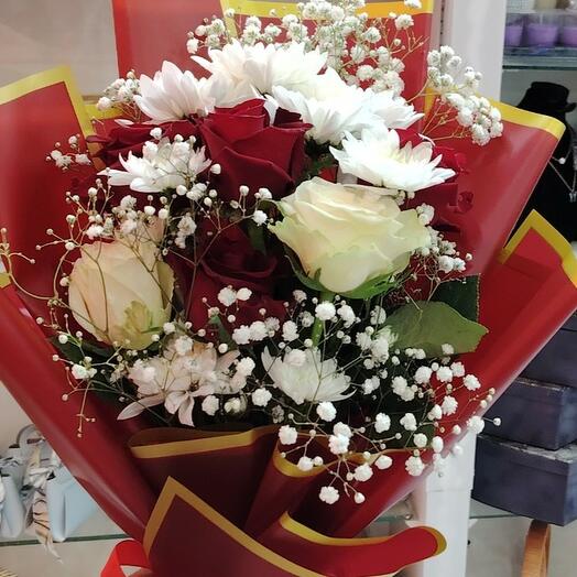 Элегантный красно-белый букет