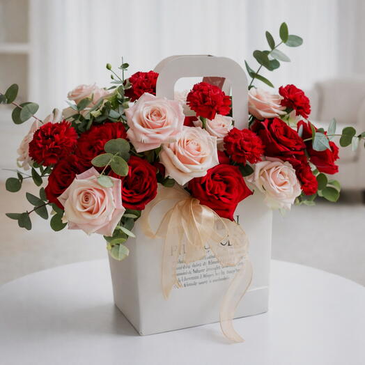 ️Pink Roses   Red Carnations in White Box