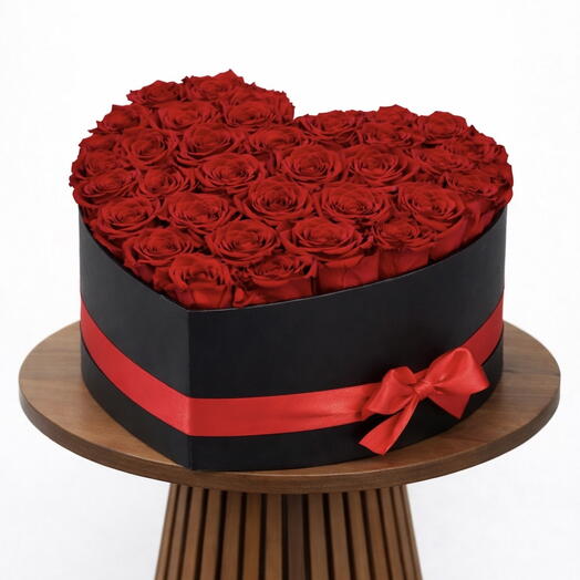 Caja de rosas rojas en forma de corazón