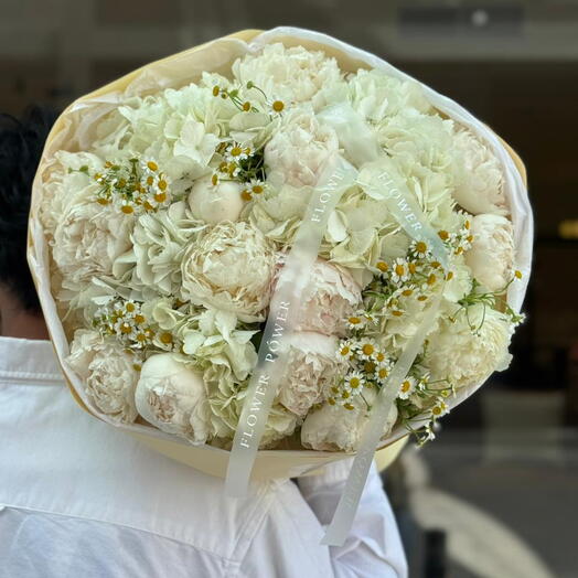 باقة زهور الكوبية بلون السحابة الكريمية