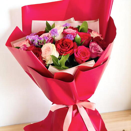 Букет из смешанных роз - ярко-розовые и нежно-розовые розы