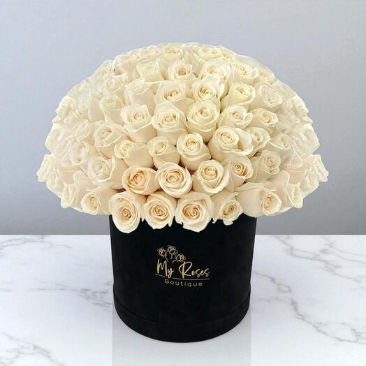 Черная бархатная коробка с 50 белыми розами