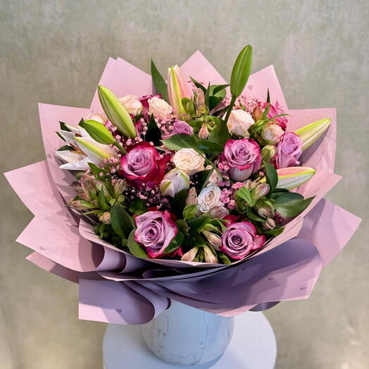 Букет фиолетовых роз