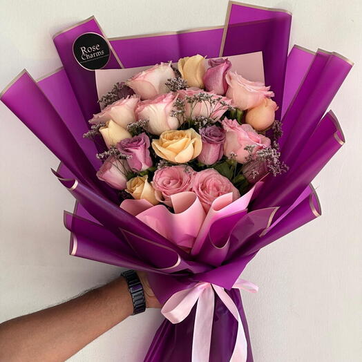 Colourful Wonder – 21 Mixed Roses