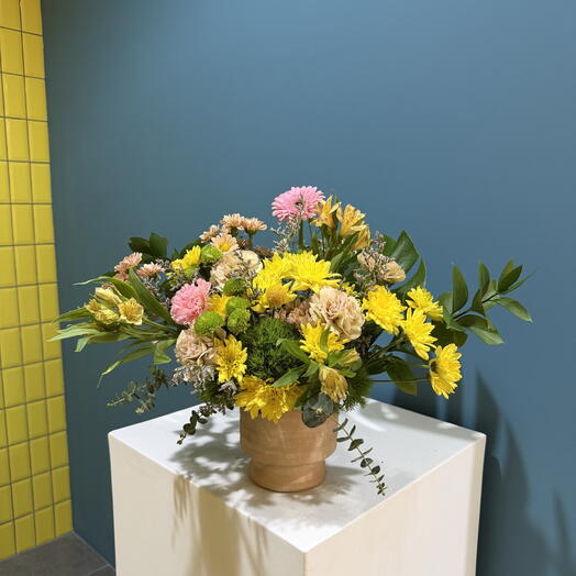 Flowers in a vase, colorful arrangment, feel better flowers