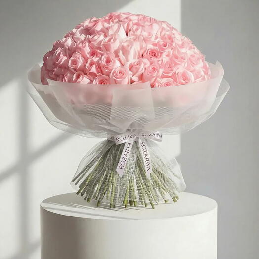 Розовое облако бесконечности: шедевр из 101 стебля роз