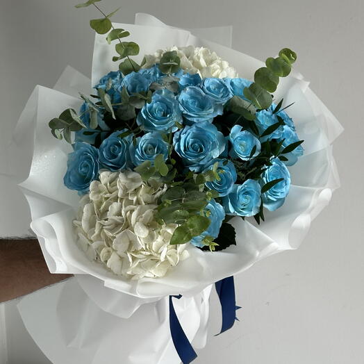 Blue Elegance Hydrangea and Rose Bouquet – 20 Blue Roses with White Hydrangeas