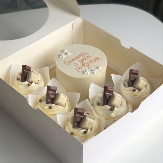 Мини-торт с капкейками