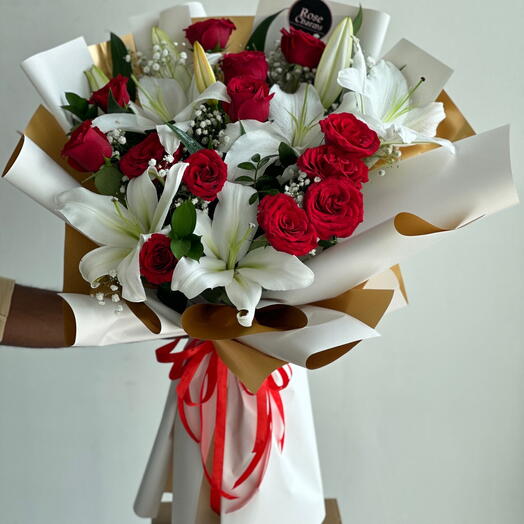 15 Roses   Lilies Love Wrap