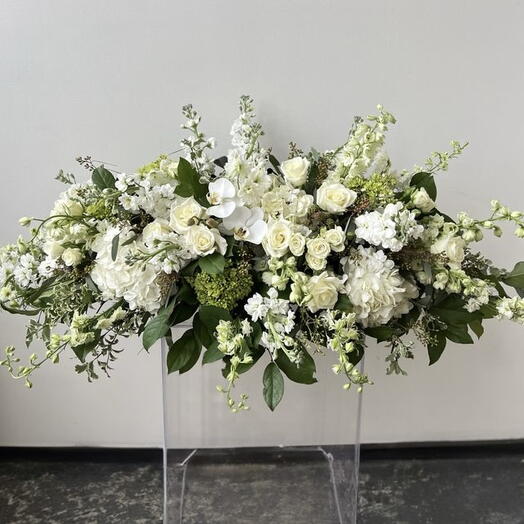 Цветочная композиция на гроб с орхидеями