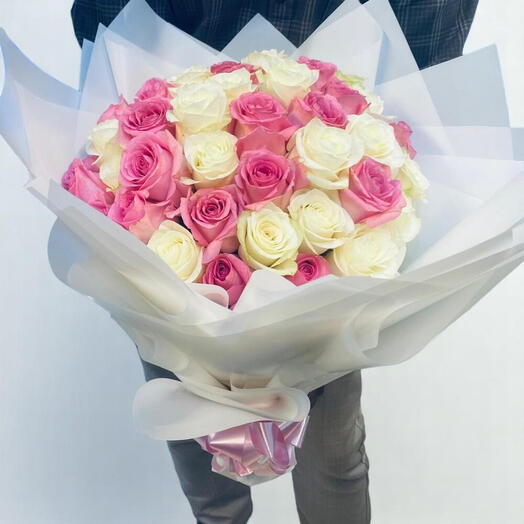 Букет из 50 роз розово-белой смеси – Элегантная Романтика
