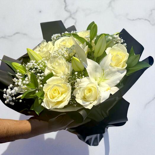 Роза и лилия в белом