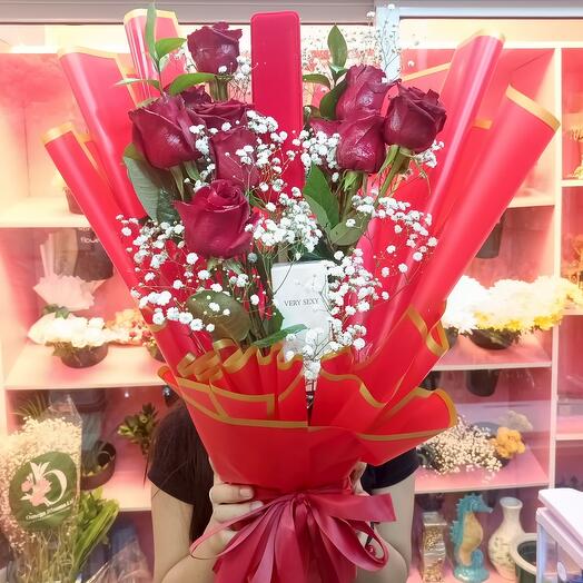 Пышные красные розы