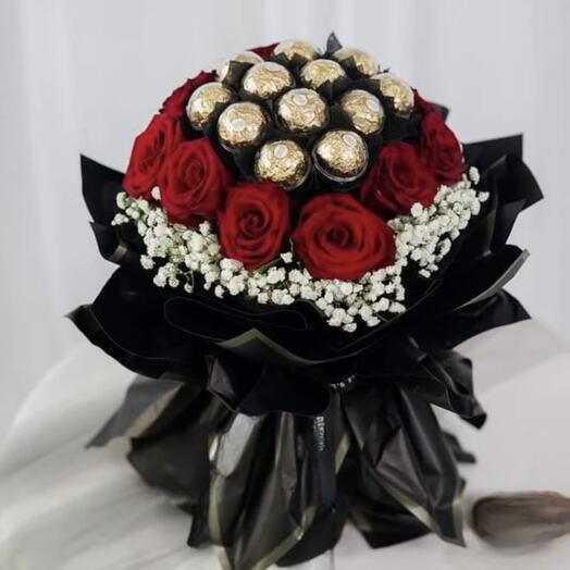 Лучший премиум-шоколад к годовщине с букетом красных роз