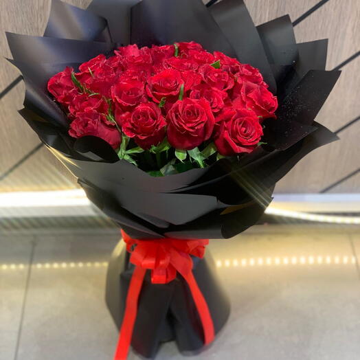 Букет из 23 красных роз
