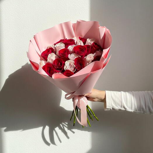 Love in Bloom – 30 Roses of Red   Pink Elegance