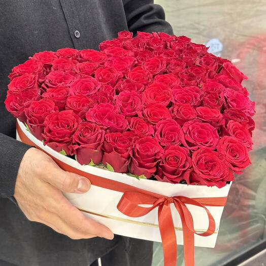 roses in a box "Queen of Hearts"