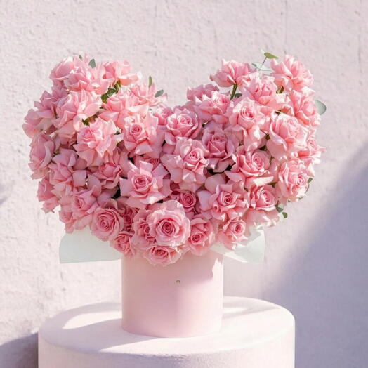 Искренний подарок на День святого Валентина: 101 роскошная коробка с розовыми классическими розами.