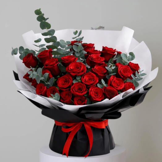 99 причин любить_ Роскошный букет красных роз для годовщины или Дня святого Валентина