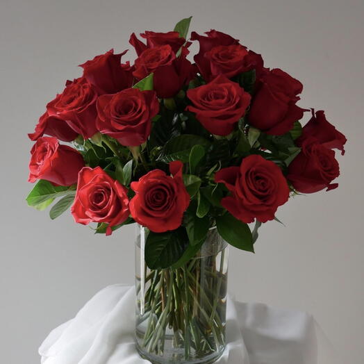 15 red rose vase