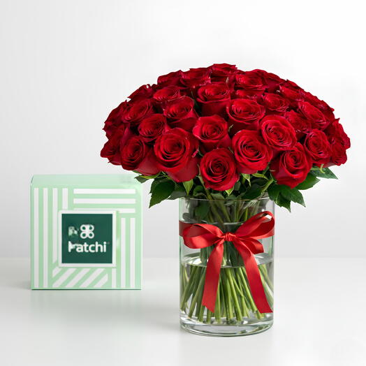 21 красная роза в вазе с шоколадом Patchi