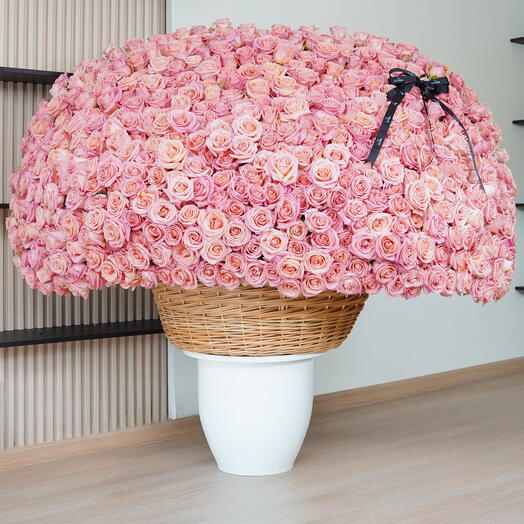 Корзина «Спокойствие» из розовых роз