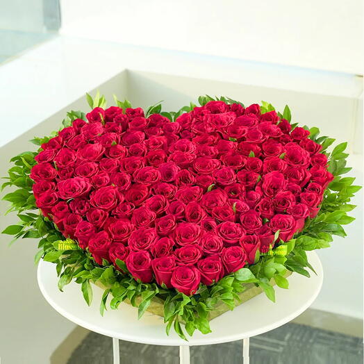 200 Red Roses in Heart Shape
