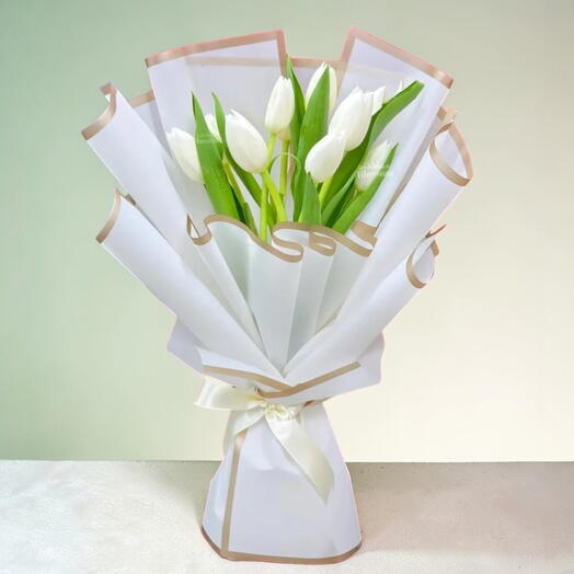 Букет из 10 белых тюльпанов