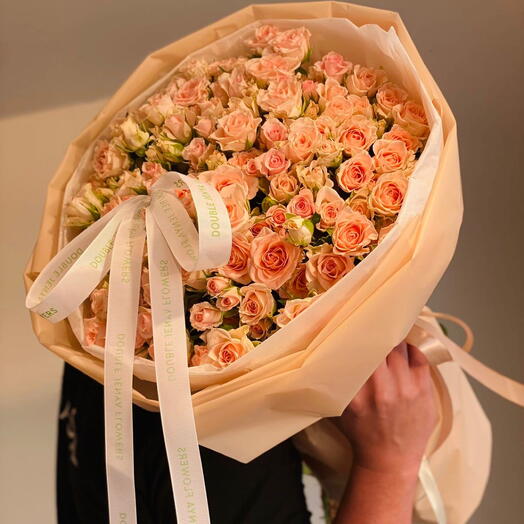 Spray rose bouquet Sweet Sara embrace