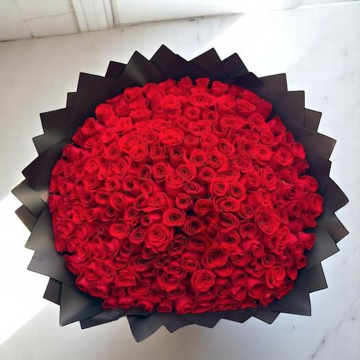 179 великолепных красных роз – роскошный букет для праздника любви