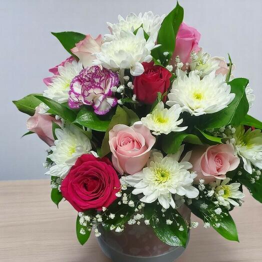 Розы и хризантемы в гармонии