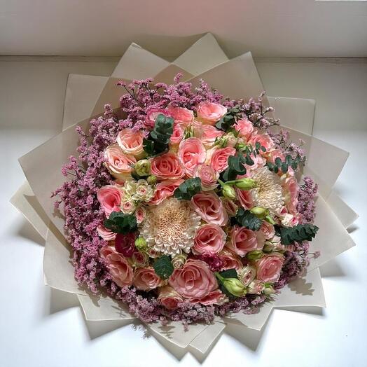 Романтический букет из розовых роз и хризантем | Роскошная цветочная композиция, связанная вручную