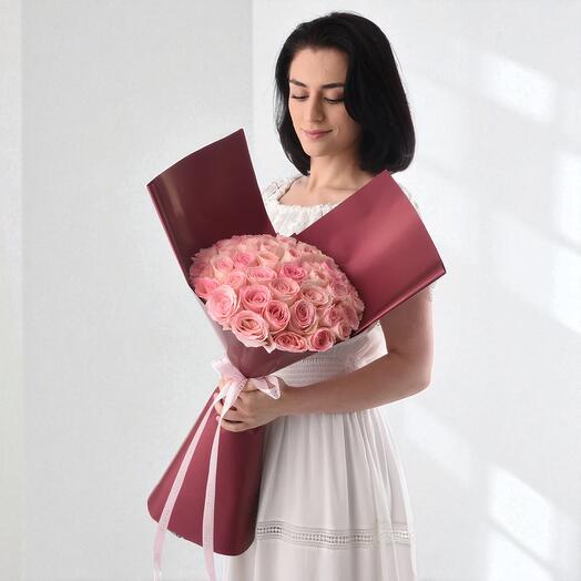 Royal Thirty Pink Roses Bouquet. 30 Pink Experance Roses in Deep Maroon Wrap – Luxury Romantic Gift
