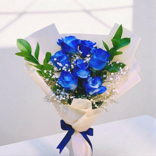 Красивый букет из синих роз