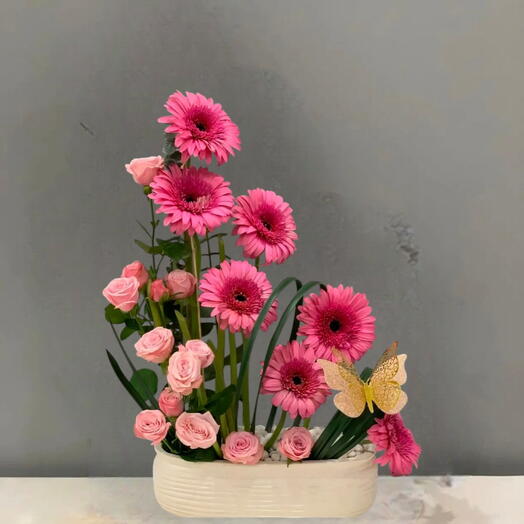 Whimsical Garden Gerbera Daisies,Pink spray Roses