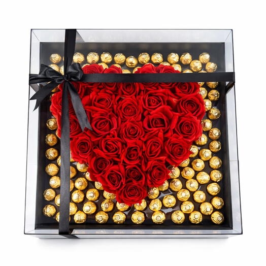 Романтическая коробка с розами в форме сердца с Ferrero Rocher