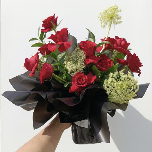 Элегантный букет красных роз