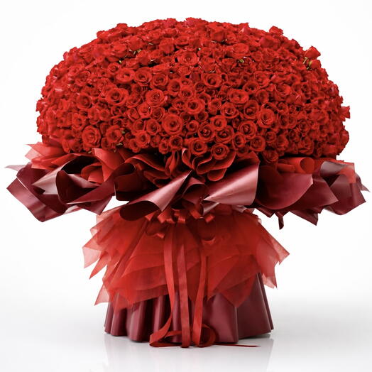 Ultimate Passion: 999 Red Roses Luxury Arrangement