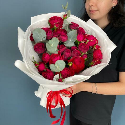 Красные спрей-розы