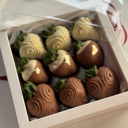 Deluxe Box of 9 Chocolate-Dipped Strawberries – Milk, White   Dark