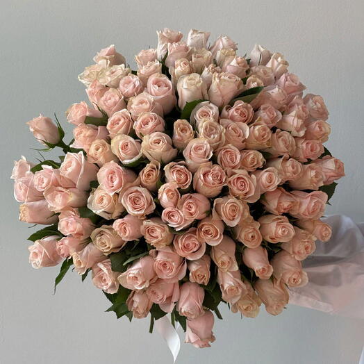 Lefler: Большой букет из 100 нежно-розовых роз