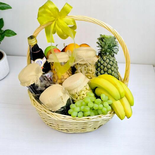 Набор корзин с фруктами и сухофруктами