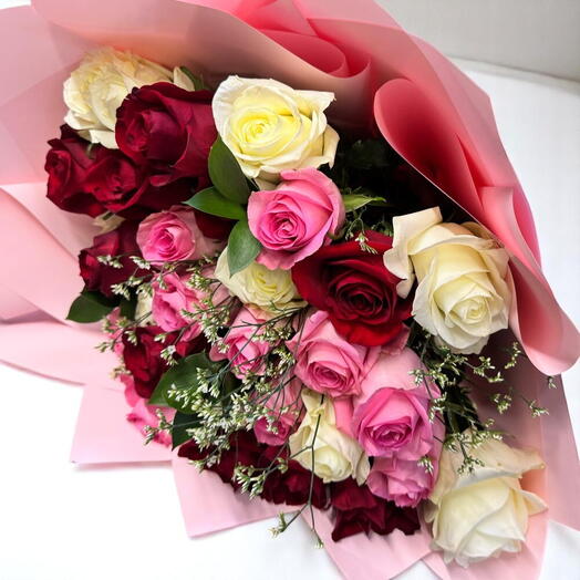 Букет из 30 роз разных цветов – элегантность в каждом оттенке